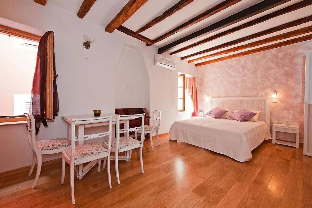 Apartment Studios Galeb Rovinj Kroatien