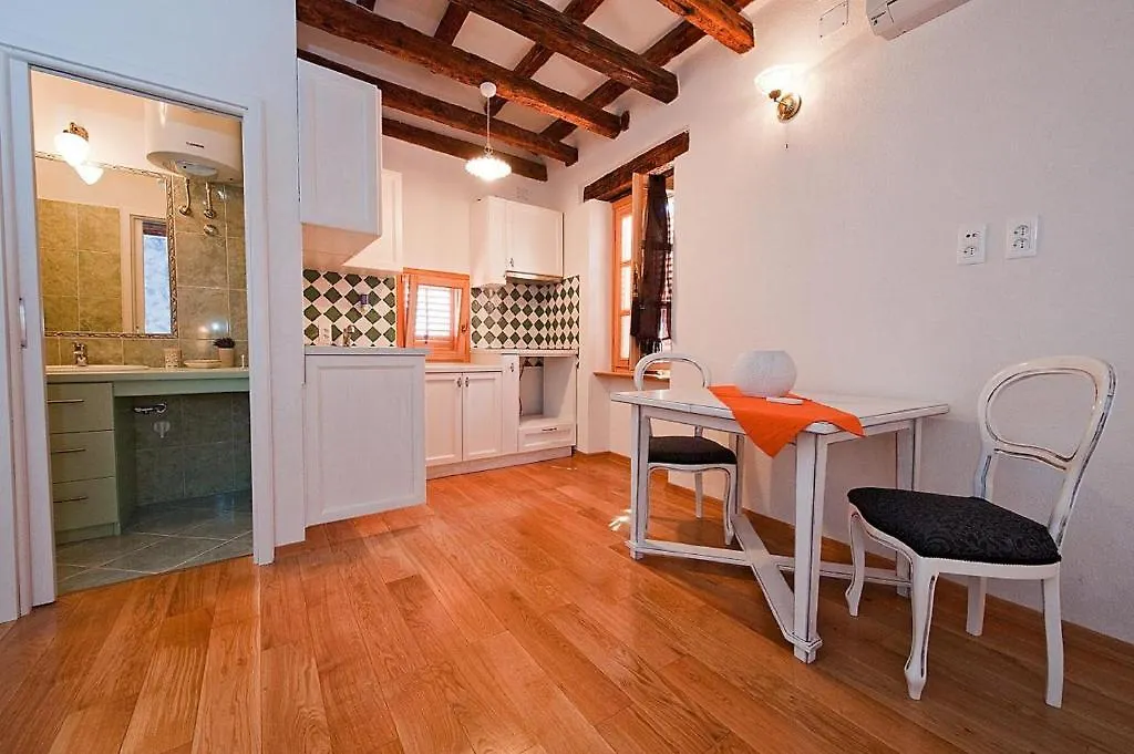 Studios Galeb Rovigno 0*,